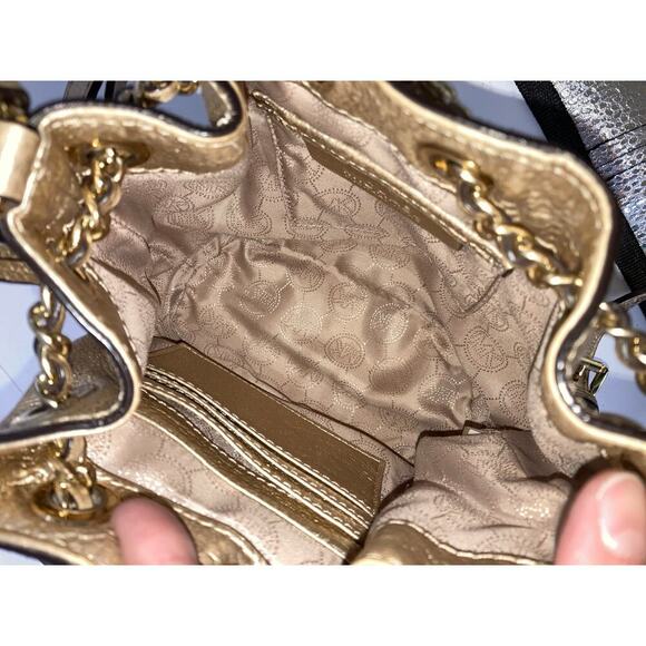 MICHAEL KORS, MINI GOLD PEBBLED LEATHER CROSSBODY BAG - Picture 13 of 15